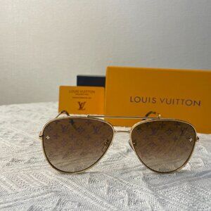 New Women's Gold Louis Vuitton Sunglasses🏖☀️🕶
